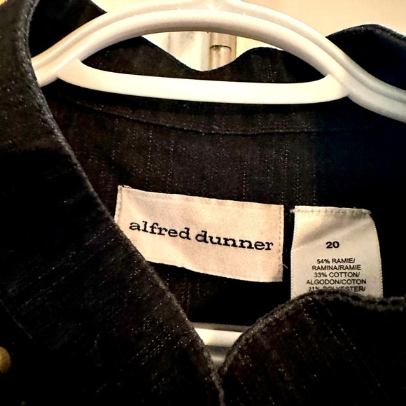 Vintage Alfred Dunner Lightweight Jacket with studded rhinestone’s around coll - Picture 3 of 3